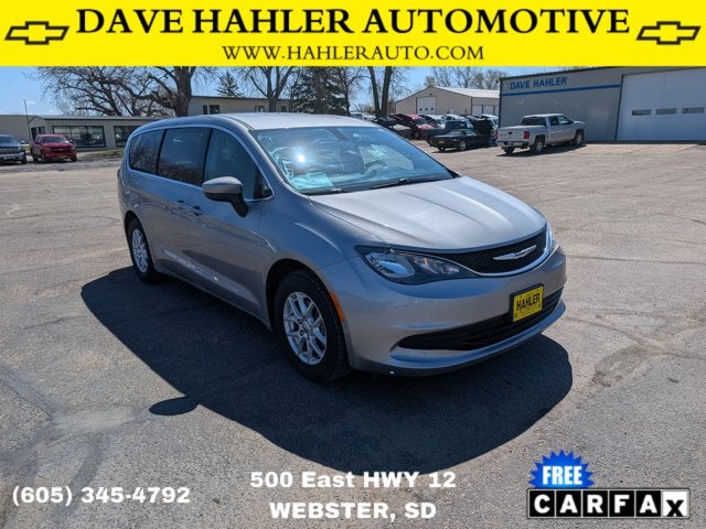 2019 Chrysler Pacifica LX's photo