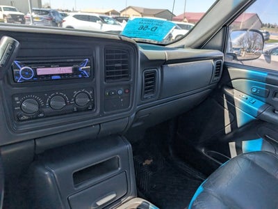 2002 Chevrolet Avalanche Base