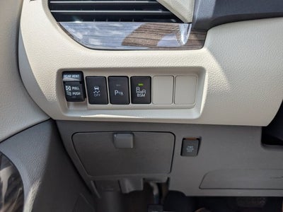 2017 Toyota Sienna XLE Auto Access Seat