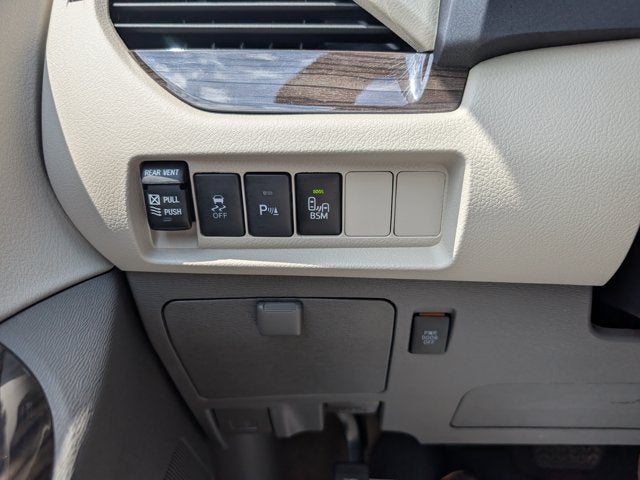 2017 Toyota Sienna XLE Auto Access Seat