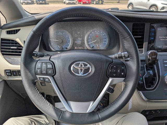 2017 Toyota Sienna XLE Auto Access Seat