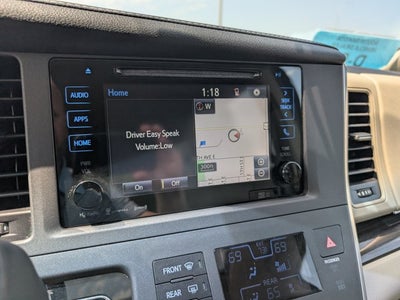 2017 Toyota Sienna XLE Auto Access Seat