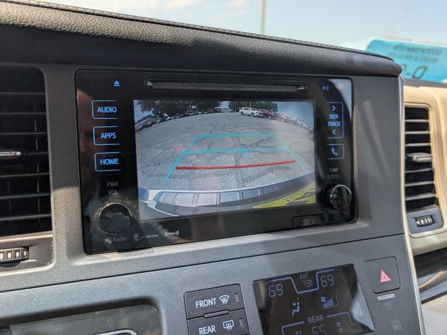 2017 Toyota Sienna XLE Auto Access Seat