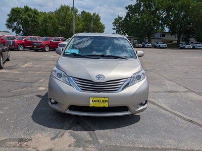 2017 Toyota Sienna XLE Auto Access Seat