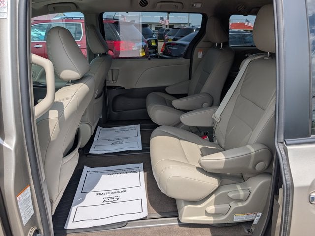 2017 Toyota Sienna XLE Auto Access Seat