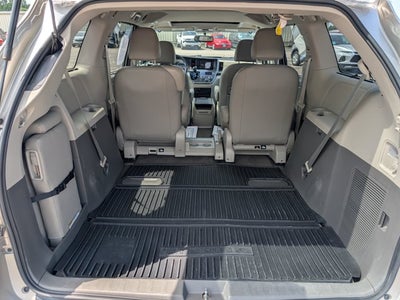 2017 Toyota Sienna XLE Auto Access Seat