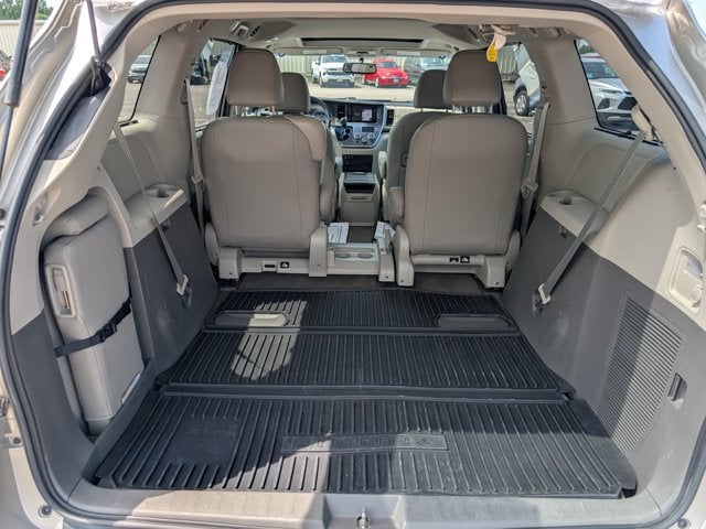 2017 Toyota Sienna XLE Auto Access Seat