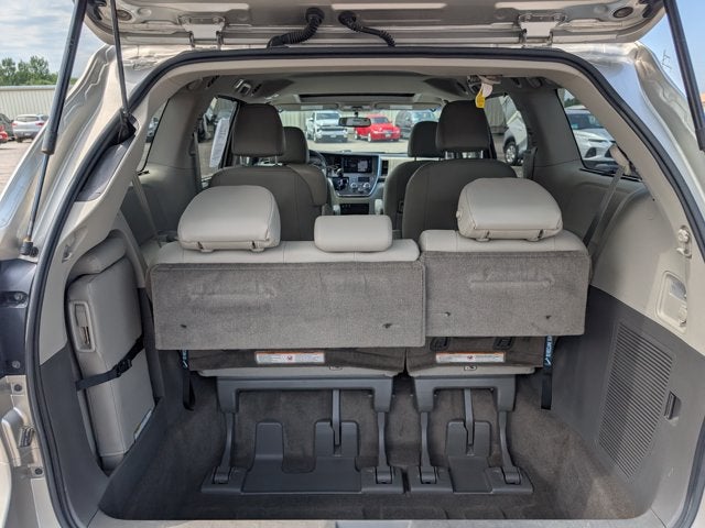 2017 Toyota Sienna XLE Auto Access Seat