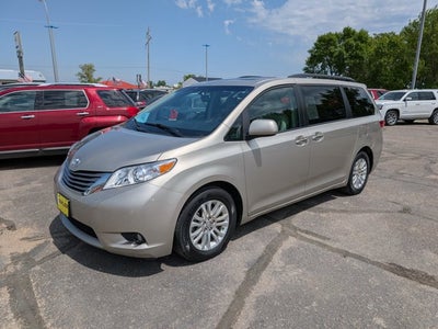 2017 Toyota Sienna XLE Auto Access Seat